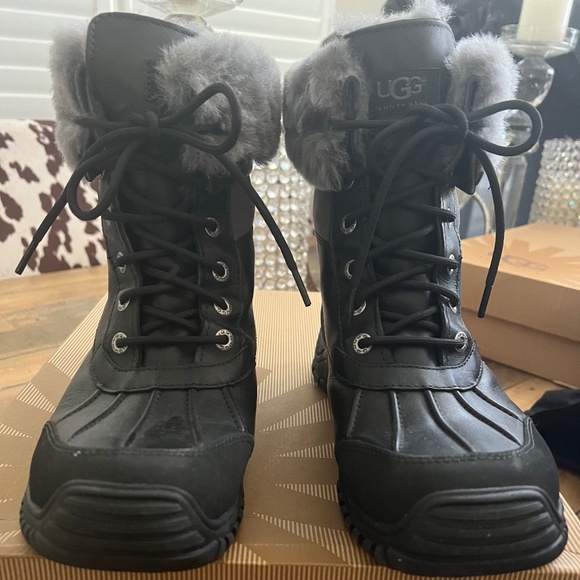 NIB UGG Adirondack boot 11 black and grey size 9 - Picture 1 of 6
